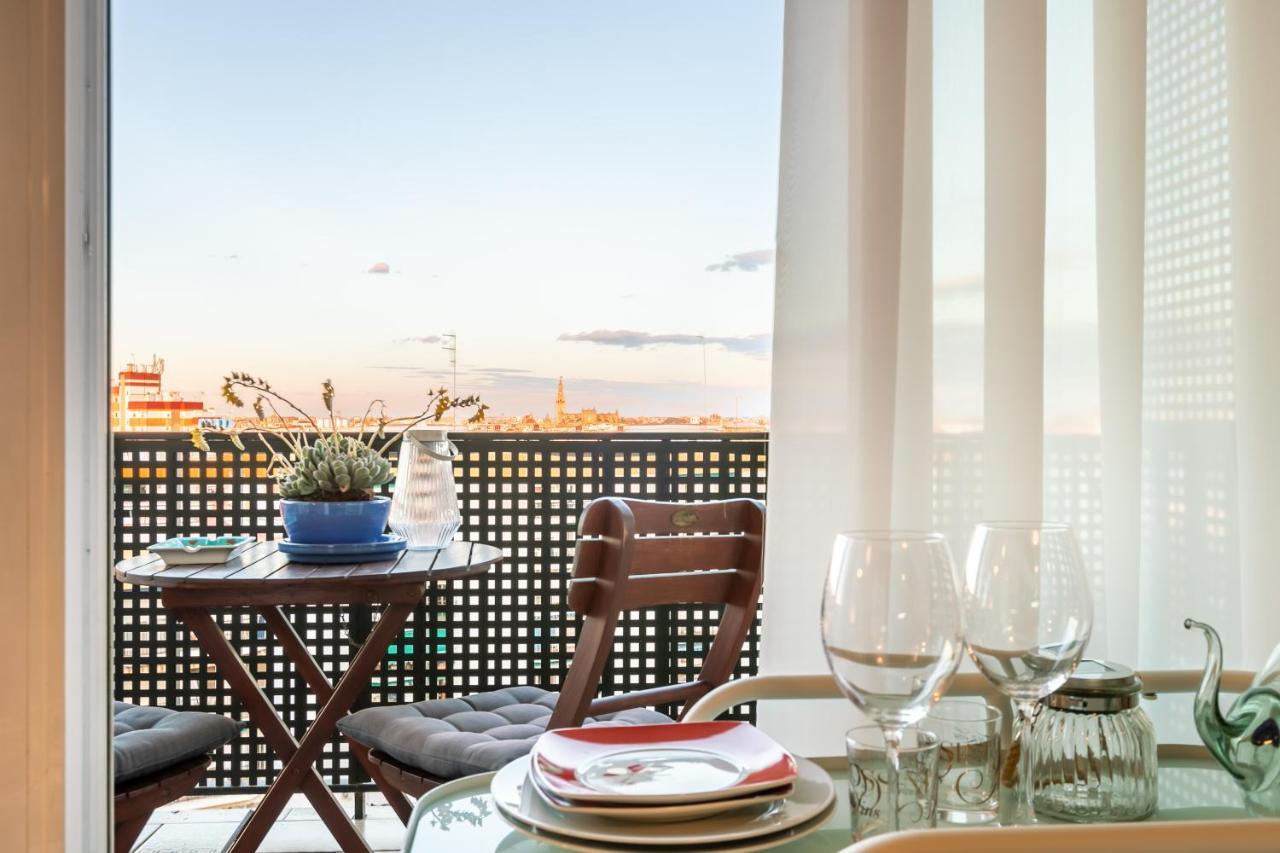 Apartamento Desde El Cielo De Triana Apartment Seville Luaran gambar